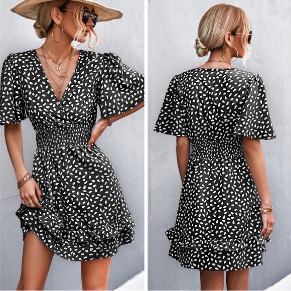 Dresses & Skirts - Black Printed Smocked Mini Dress